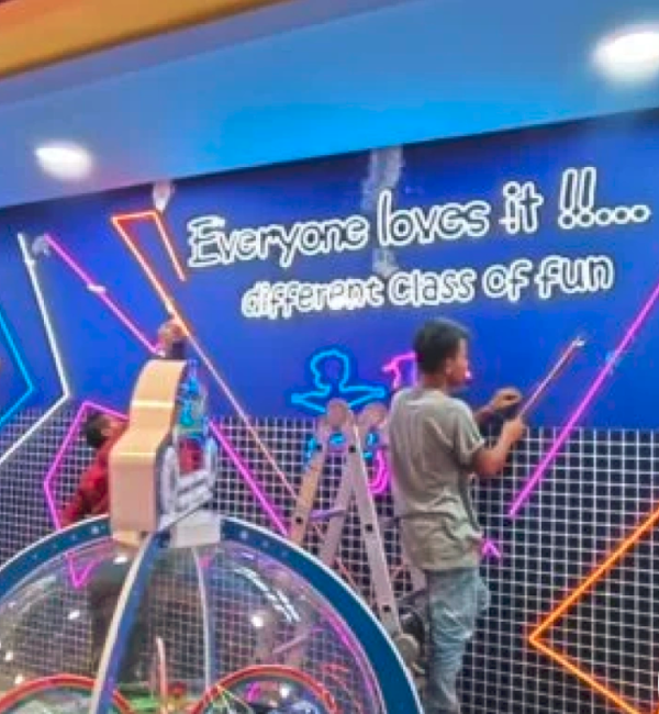 Neon sign yang fleksibel terbuat dari apa?