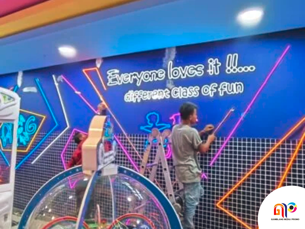 Neon sign yang fleksibel terbuat dari apa?