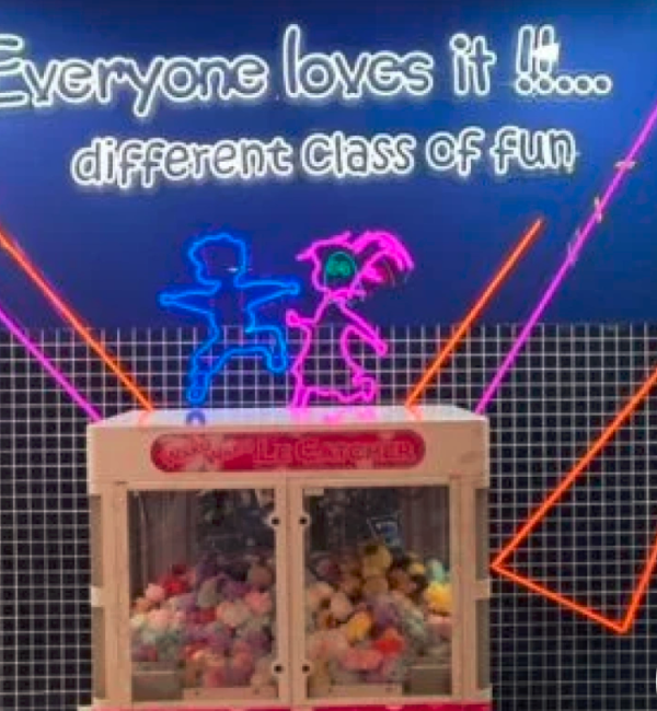 Apakah neon sign akrilik tahan panas dan hujan?